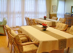 そんぽの家住吉遠里小野の食堂リビング